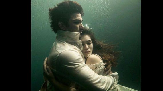 Kriti Sanon Blasts Paparazzi For Their Behaviour At Sushant Singh Rajput’s Funeral; Roasts Trollers