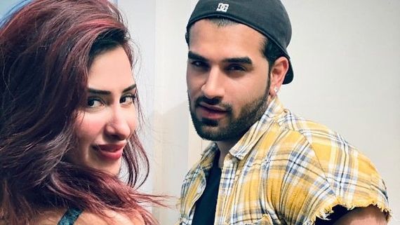 Paras Chhabra Calls Mahira Sharma ‘Mirchi’ As She Crosses 4 Million Followers On Instagram