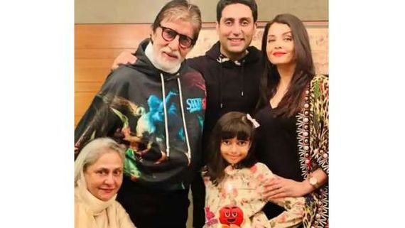 Amitabh Bachchan Expresses Gratitude Towards Fans; Shares Pic With Abhishek, Aishwarya And Aaradhya