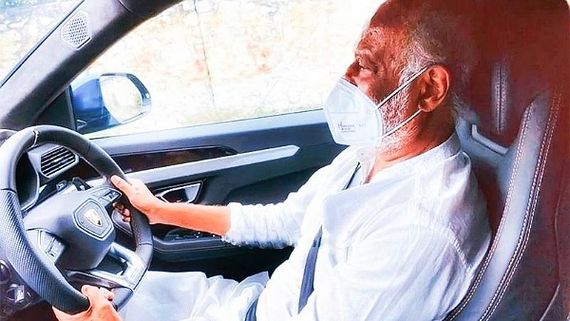 Rajinikanth Drives A Lamborghini To His Farmhouse In Kelambakkam!