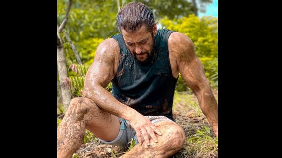 Salman Khan’s Picture With Mud Smeared All Over His Body Gets Trolled; Netizens Mock The Superstar