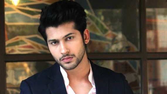 Ouch! When Namish Taneja Burns His Hand For Real In Aye Mere Humsafar!