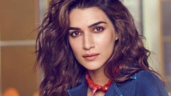 Kriti Sanon Is Appalled Over Media Chaos Around Kangana Ranaut Inside A Flight!