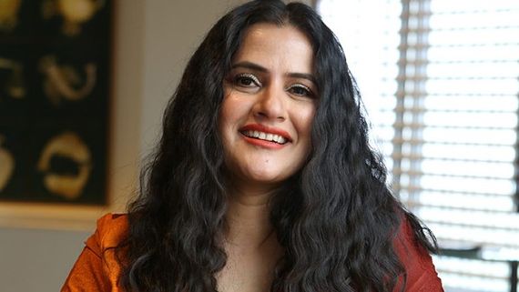 Sona Mohapatra Suggests Bollywood How To Smash Patriarchy The Right Way, Lauds Anushka Sharma