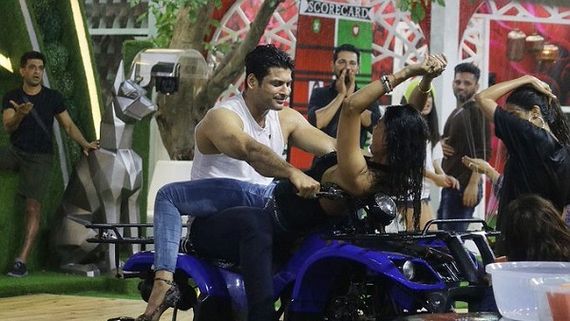 Bigg Boss 14: Netizens Trend #BoycottBB14 After Girls Seduce Sid; Say Vulgarity Is Not Entertainment