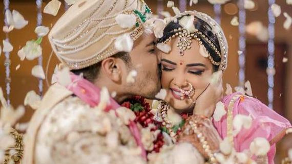 Aditya Narayan Suffers Wardrobe Malfunction At His Wedding, Says He Borrowed Friend's Pyjamas