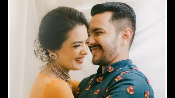 Aditya Narayan And Shweta Agarwal To Tie The Knot Today; Amitabh Bachchan, Ranveer-Deepika Invited To Wedding Reception