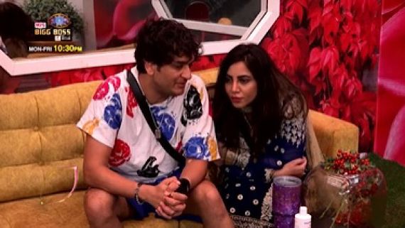 BB 14: Netizens Slam Arshi Khan For Her Behaviour Post Vikas Gupta's Ouster; Asks Makers To Throw Arshi Out 