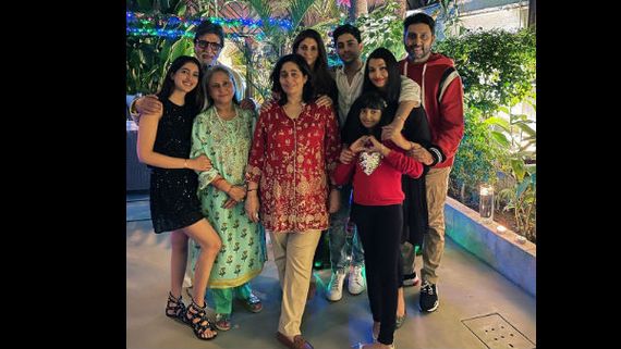 Bachchans' Christmas Celebration Pictures: Aishwarya Rai, Abhishek, Amitabh, Jaya Pose With Navya & Aaradhya