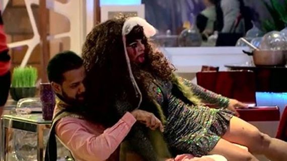 BB 14: Rahul Mahajan Reveals Shocking Details About Rakhi's Childhood; She Rips Off Rahul's Dhoti In A Task