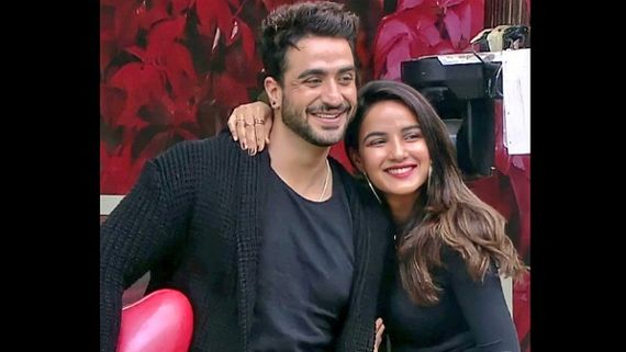 Jasmin Bhasin Says She's In Love & Doesn't Mind Getting Married To Aly; Adds That Her Parents Are Okay With It