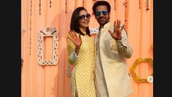 Pavitra Rishta's Karan Veer Mehra-Nidhi's Wedding Functions Begin: Couple Looks Adorable At Mehendi Ceremony