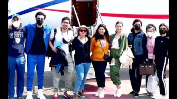 Ranbir Kapoor-Alia Bhatt's Ranthambore Trip Comes To An End With A Memorable Family Picture