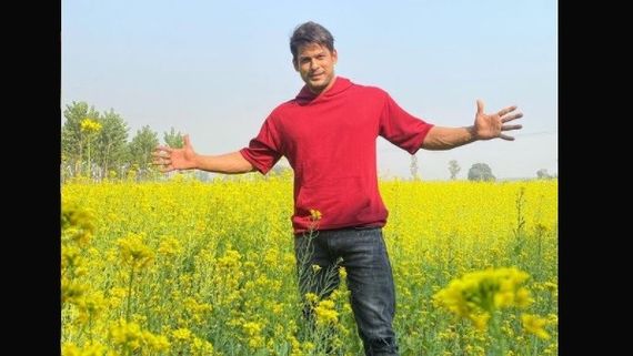 Sidharth Shukla Overwhelmed With Love From Little Fans In Pakistan; Sends Them A 'Big Hug'