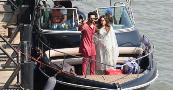 Varun Dhawan And Natasha Dalal Return From Alibaug; Make Way For A Happy Newlywed 