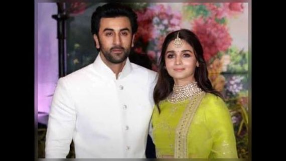 Alia Bhatt To Have Her Beau Ranbir Kapoor Share His Wardrobe For This Generous Cause  