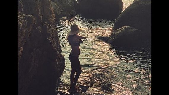 Mom-To-Be Lisa Haydon Flaunts Her Baby Bump In A Bikini On The Beach 