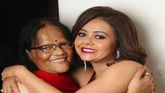 Devoleena Bhattacharjee’s Mother Gets Emotional In A Video Message After Seeing Her Daughter Cry