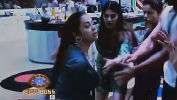 Devoleena Bhattacharjee Breaks BB 14 Properties As She Gets Angry With Arshi Khan & Rubina Dilaik