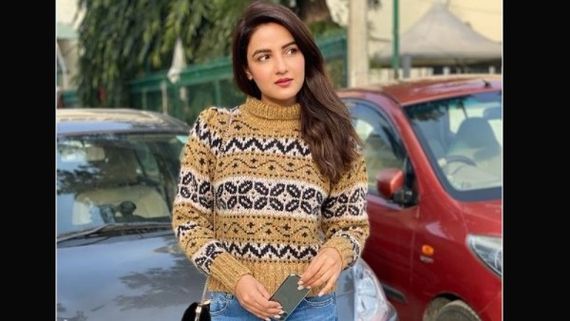 Jasmin Bhasin Gets Trolled As She Forgets To Remove Price Tag Of Her Dress