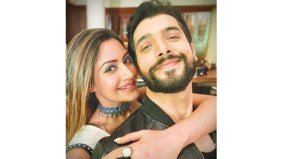 Sharad Malhotra And Surbhi Chandna Express Gratitude To Their Fans As They Shoot For Naagin 5 Finale