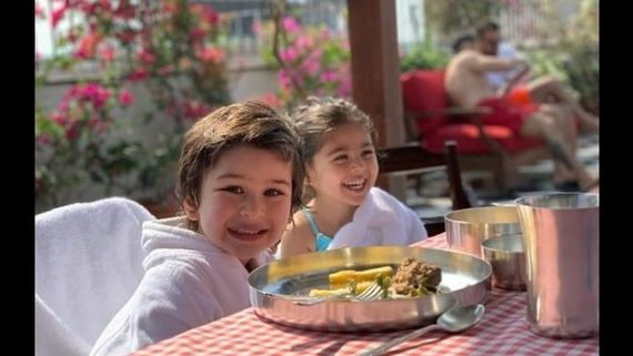Kareena Kapoor Khan's Caption For Taimur's Picture With Inaaya Will Bring A Big Smile To Your Face