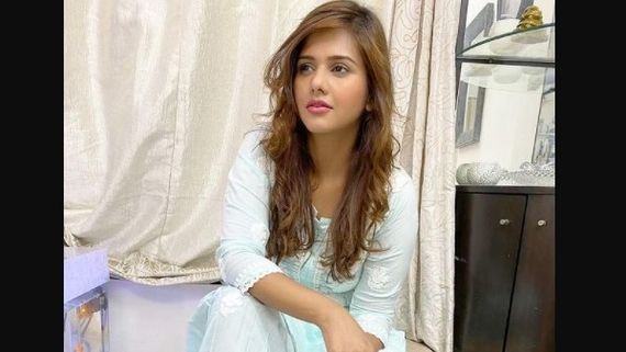 Dalljiet Kaur Reveals She Tested Positive For COVID-19; Says 'It Was Like Waking Up To The Worst Nightmare'