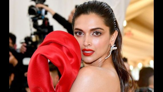 Deepika Padukone's The Intern Remake: This B-town Director To Helm The Hindi Remake Of The Hollywood Classic 