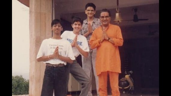 Hrithik Roshan Recalls His Chat With His 'Nana' About Maha Shivratri; Shares Unseen Pictures With Him