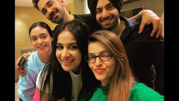 Rubina Dilaik And Abhinav Shukla Reunite With Sara Gurpal And Shehzad Deol, See Pic 