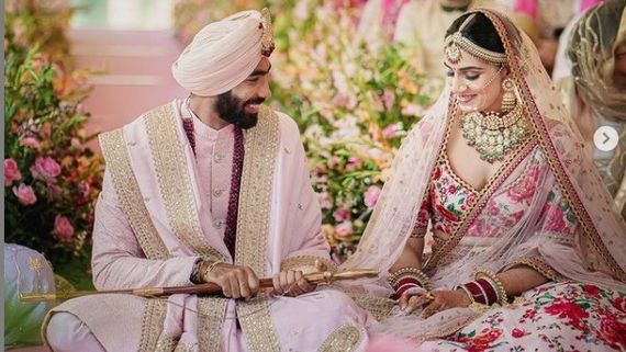 Splitsvilla Fame Sanjana Ganesan Ties The Knot With Cricketer Jasprit Bumrah