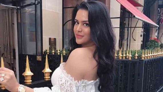 Sanjay Dutt's Daughter Trishala Dutt Gives A Cold Reply When Netizen Asks How Her Boyfriend Died