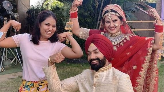 Kratika Sengar Bids Goodbye To Choti Sarrdaarni As Nimrit Ahluwalia Aka Meher Re-Enters