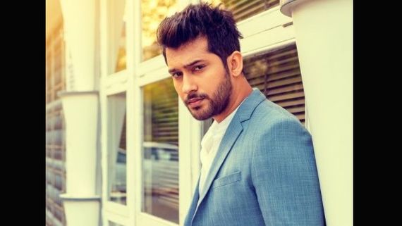 Namish Taneja Stuck In Maldives As He Tests COVID-19 Positive; Says It Was Heartbreaking To Let GF Aanchal Go