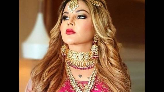 Rakhi Sawant Scolds A Man For Not Wearing Mask, Calls It A Wrong Act