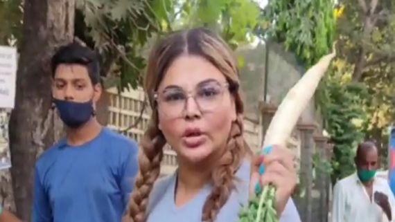 Rakhi Sawant Threatens To Hit People Who Don’t Wear Masks; Watch Video