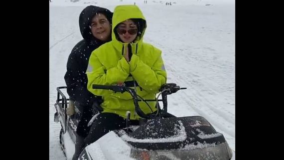 Sara Ali Khan Sharing Her Snowy Adventures With Her Mother Amrita Singh Is Unmissable