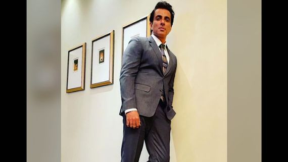 Sonu Sood Shares Glimpse Of Continuous Notifications On His Phone Of People Asking For Help