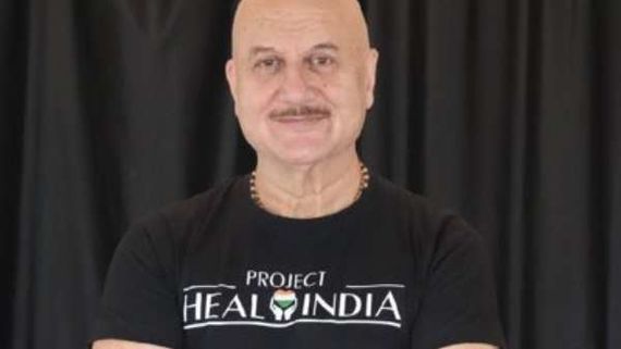 Anupam Kher Donates Oxygen Concentrators & BiPAP Machines To BMC Amid COVID-19 Crisis
