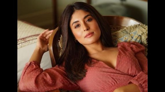 Kritika Kamra Admits There's No Shame In Calling Up Filmmakers For Work; 'But I Refrain From That'