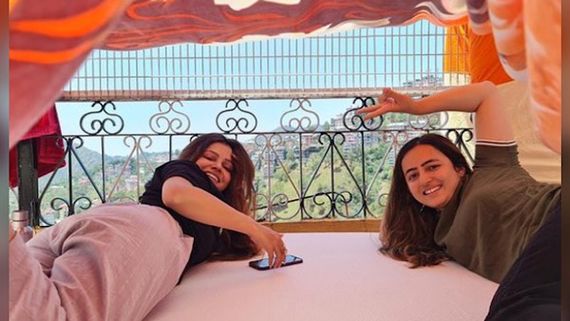 Rubina Dilaik Shares An Endearing Pic With Sister Jyotika Dilaik As They Recover From COVID-19 Together