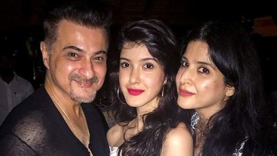Maheep Kapoor Guesses Sanjay Kapoor's Reaction If Their Daughter Shanaya Does Intimate Scenes On Screen! 