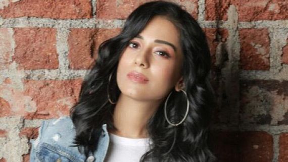 Amrita Rao Takes A Jibe At Male Actors Over Parenting; ‘You Can Have Two Kids & Still Romance Younger Ladies’