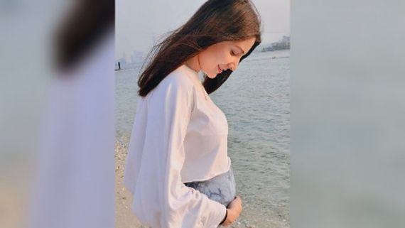 Anushka Sharma Puts Her Maternity Clothes For Sale For The Environment