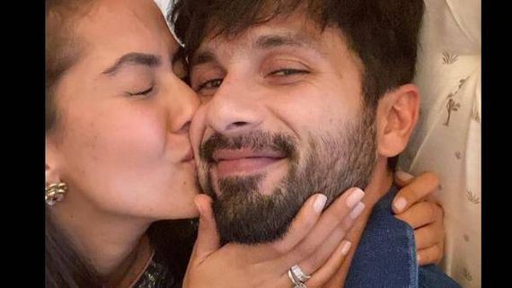 Shahid Kapoor Surprises Wife Mira Rajput With A Flower Bouquet, Latter Says 'That's How You Melt My Heart'