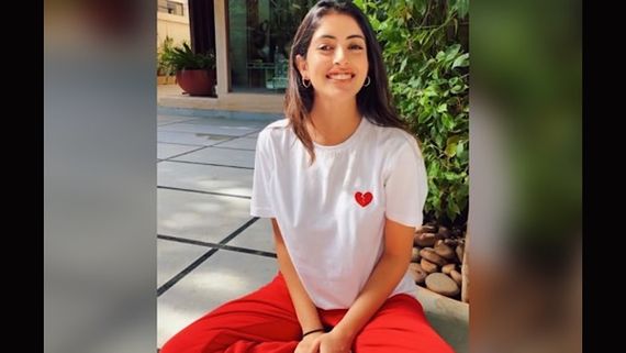 Navya Nanda Swoons Everyone With Her Piano Skills, Plays Downton Abbey's Theme Song