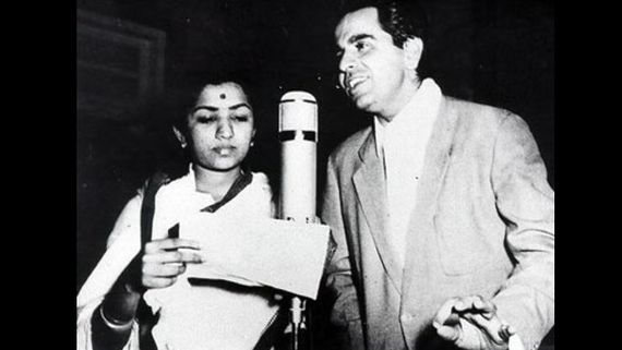 Lata Mangeshkar Recalls Her First Meeting With Dilip Kumar; 'His Light-Hearted Remark Made Me Study Urdu'