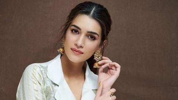 Kriti Sanon Urges Paps Not To Cover Funerals After Dilip Kumar's Death: Lets Put Humanity Before Profession