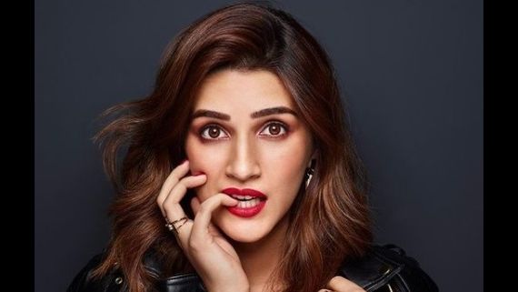 Happy Birthday Kriti Sanon: 5 Reasons Why She Makes Us Go 'Manma Emotion Jaage Re'