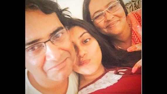 Late Actress Pratyusha Banerjee's Father Opens Up About His Financial Crisis  